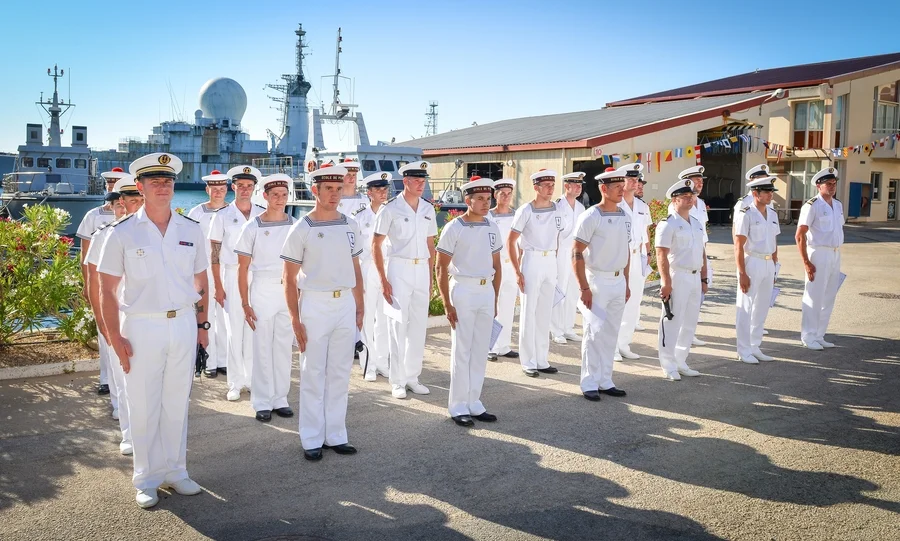 Cérémonie de remise des diplômes aux plongeurs démineurs