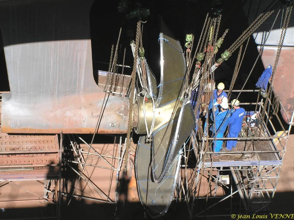 La seconde hélice du porte-avions