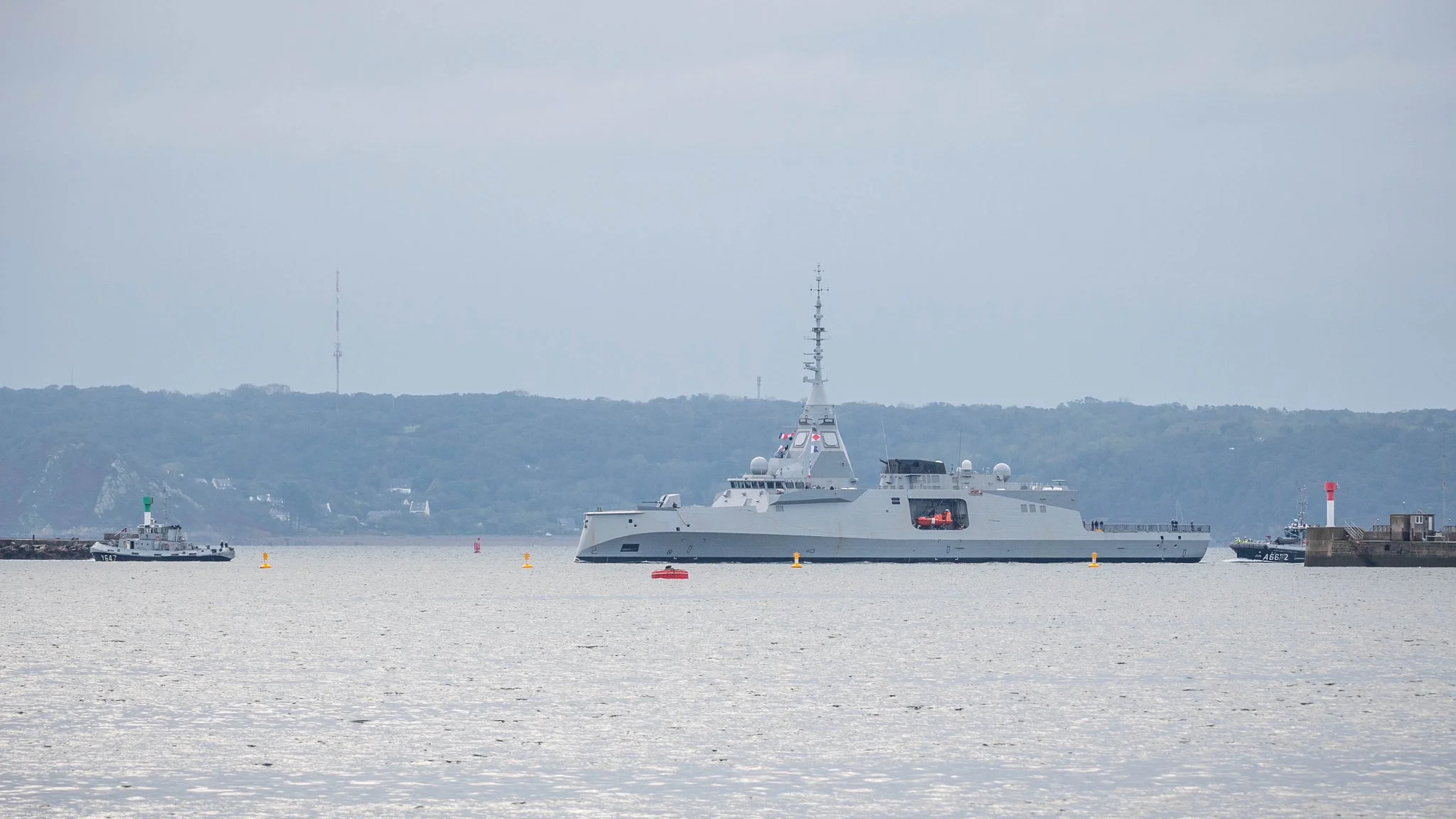 La frégate de défense et d'intervention Amiral Ronarc’h arrive à Brest