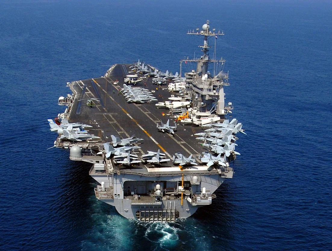 Le porte-avions USS John C. Stennis
