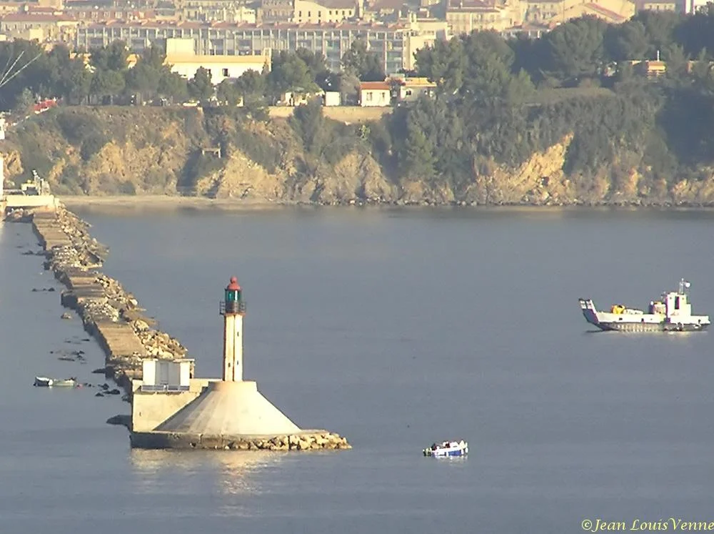 La jetée qui protège la rade de Toulon
