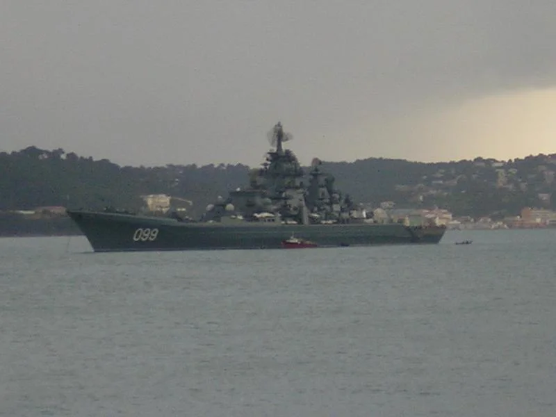Le croiseur nucléaire russe Pierre le Grand à Toulon