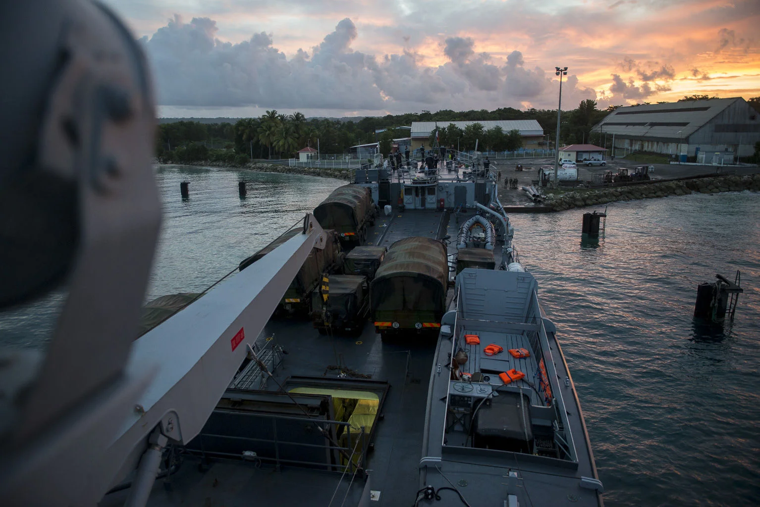 Entraînement à l’évacuation de ressortissants pour le Dumont d'Urville