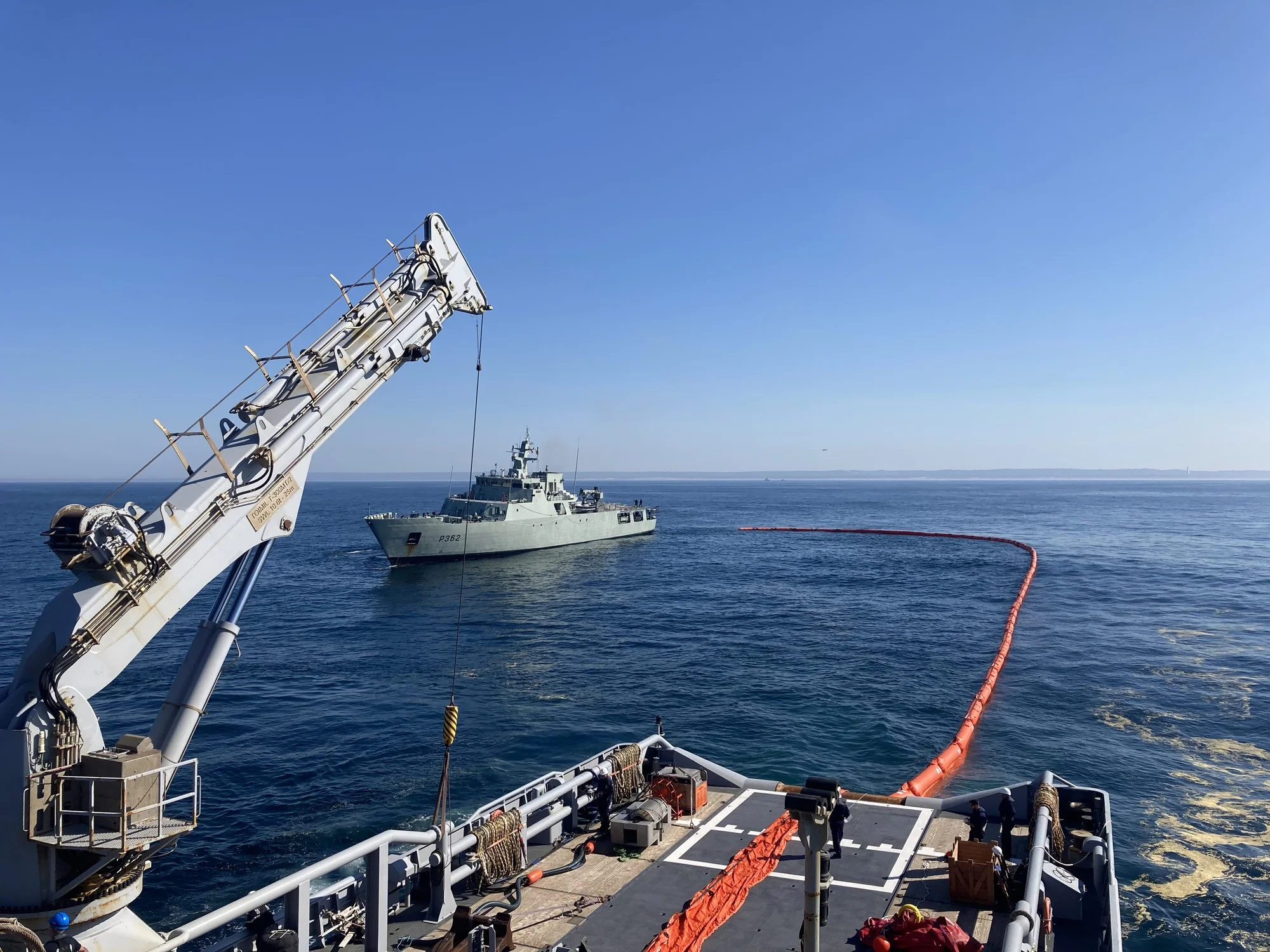 Exercice de lutte anti-pollution au large du Portugal