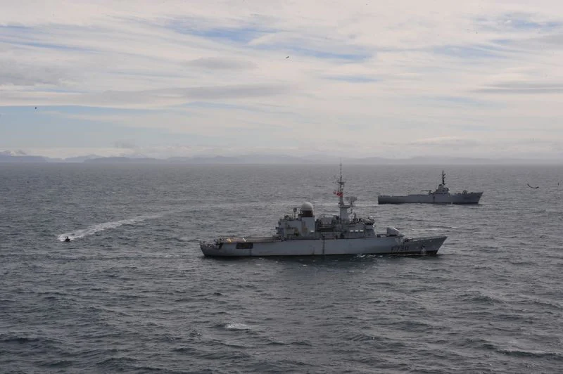 Entrainement symbolique entre le Floréal et l’Albatros aux îles Kerguelen