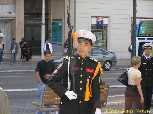 Parade de l'équipage Coréen Place de la Liberté