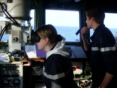 Les 2 lycéens découvrent la passerelle