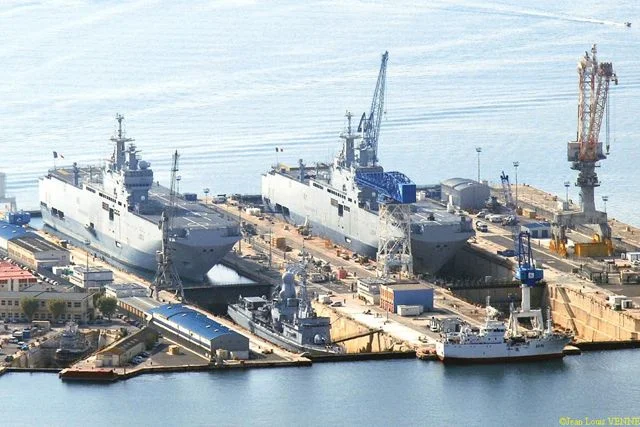 Les BPC Mistral et Tonnerre aux bassins Vauban