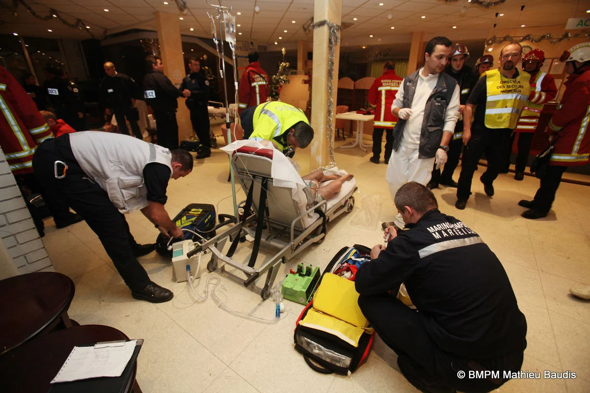 Les marins-pompiers de Marseille interviennent sur un incendie dans une chambre d’une maison de retraite