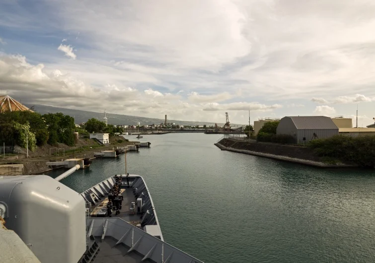 La frégate Nivôse appareille de son port base de la Réunion