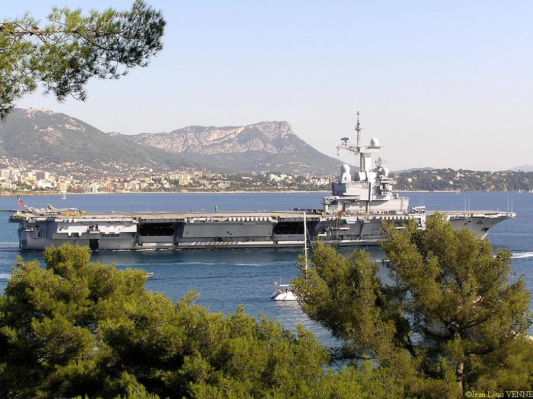 Le Charles de Gaulle prend la mer