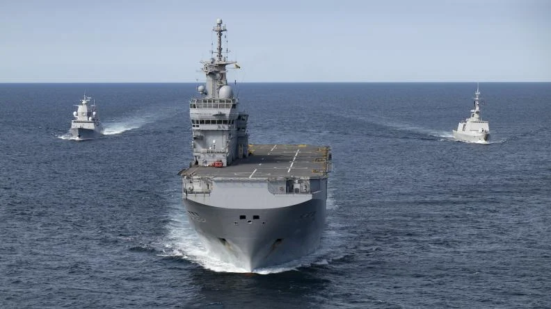 Le groupe Jeanne d’Arc 2025, composé du porte-hélicoptères Mistral et de la frégate Surcouf, accompagné par la frégate Thor Heyerdahl de la Marine Royale norvégienne