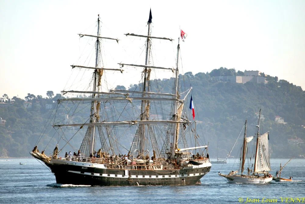 Le Bélem est accueilli à Toulon par la marine nationale