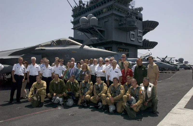 Les invités Français sur le pont de l'USS Entreprise