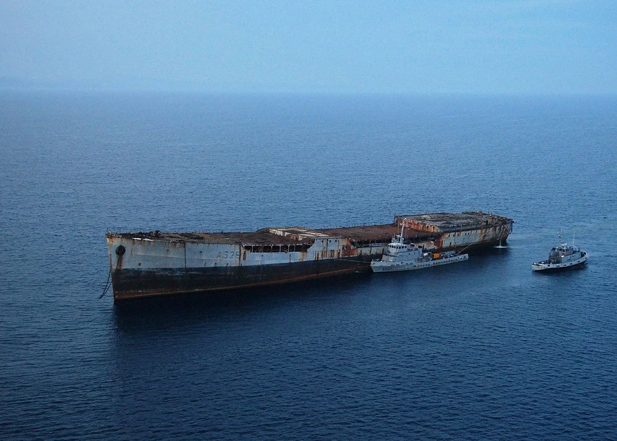 Arrivée à Toulon de la coque de l’ex-pétrolier Saône