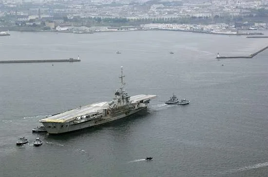 Retour de la coque Q790 Ã  Brest le 17 mai 2006