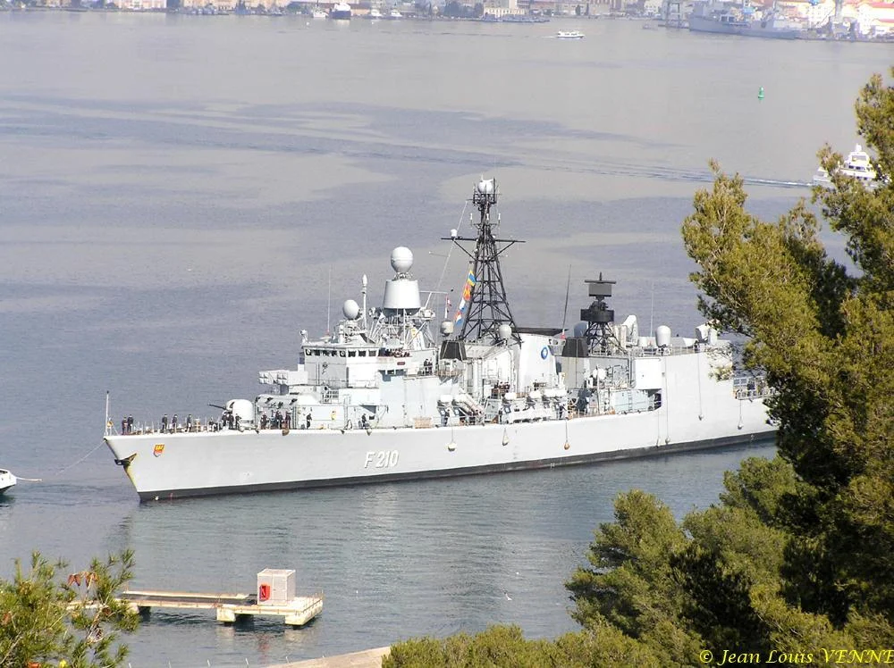 La frégate allemande Emden à Toulon