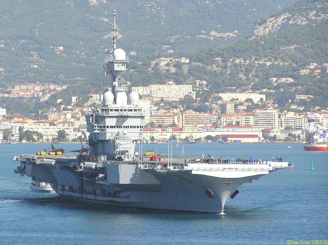 Le Charles de Gaulle prend la mer