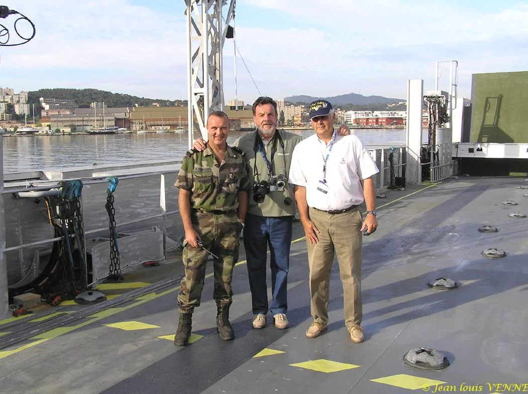 Jean-Louis Venne, entre le major Raimon, responsable des amphibies, et Richard Frelin, de la CNIM