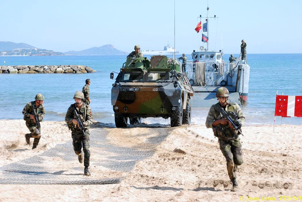 Les fantassins se dispersent