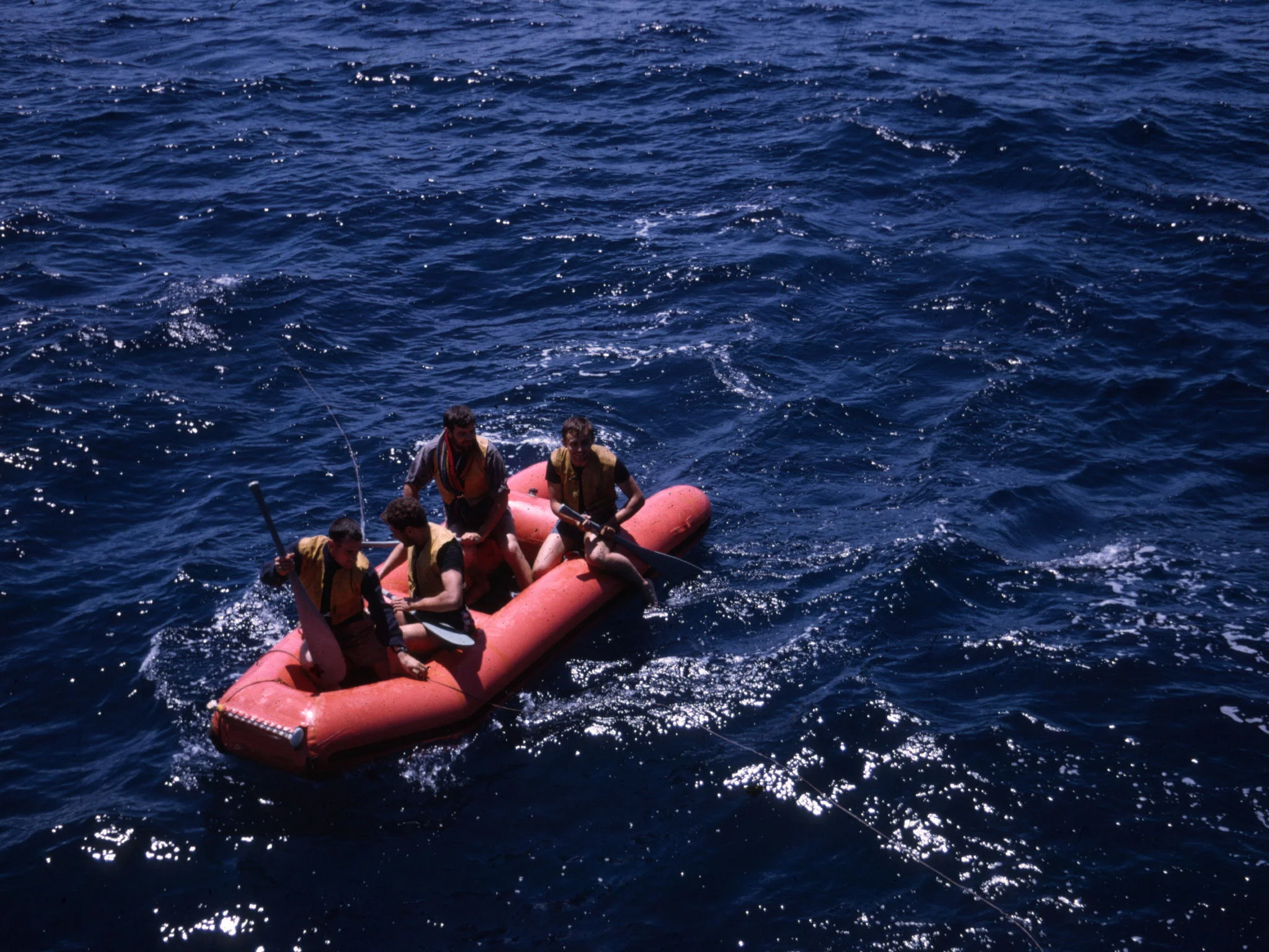 Echange de patisserie entre deux sous marins a un rendez vous au  milieu de l'Atlantique