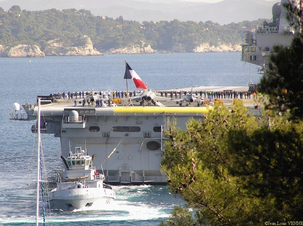 Le Charles de Gaulle prend la mer