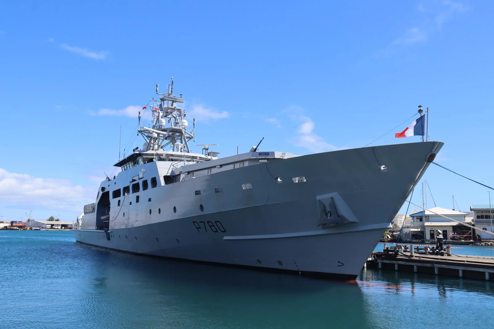 Le patrouilleur Teriieroo a Teriierooiterai dans le port de Papeete