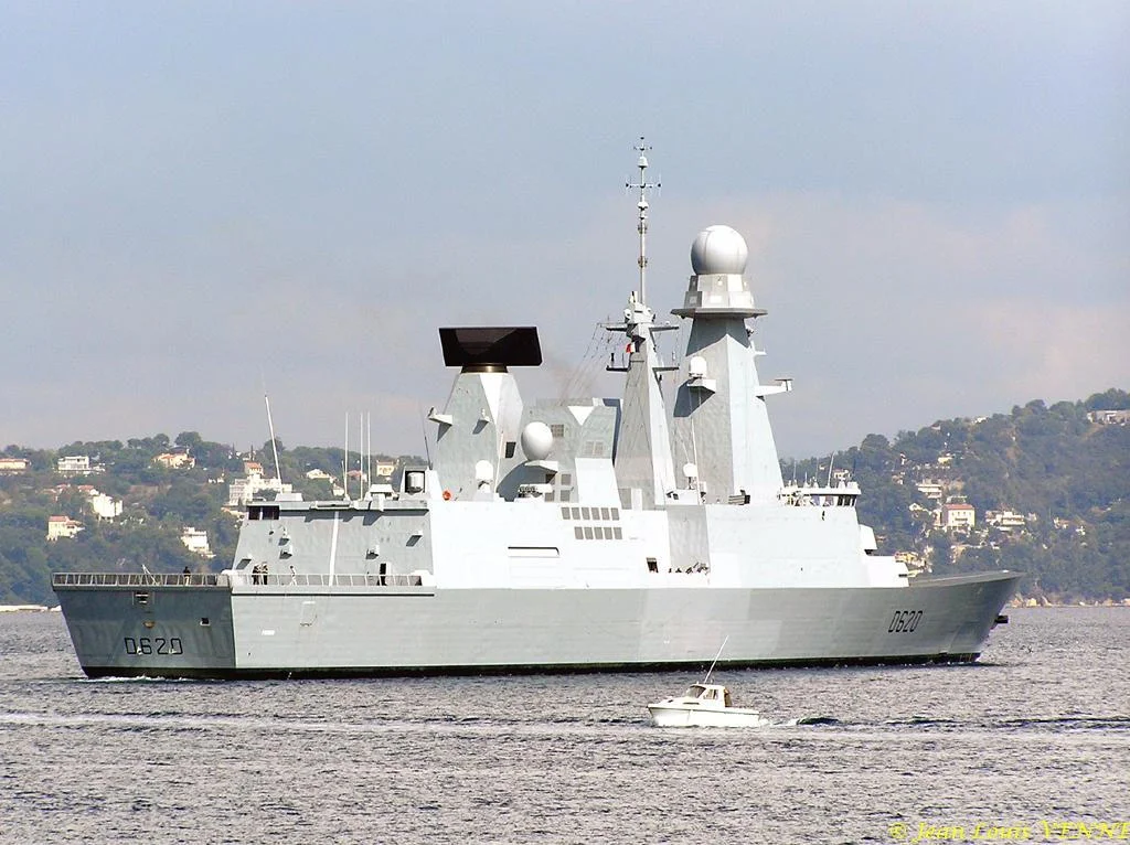 Le Forbin appareille de Toulon