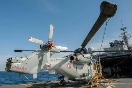 Un hélicoptère Lynx sur la frégate La Motte-Picquet