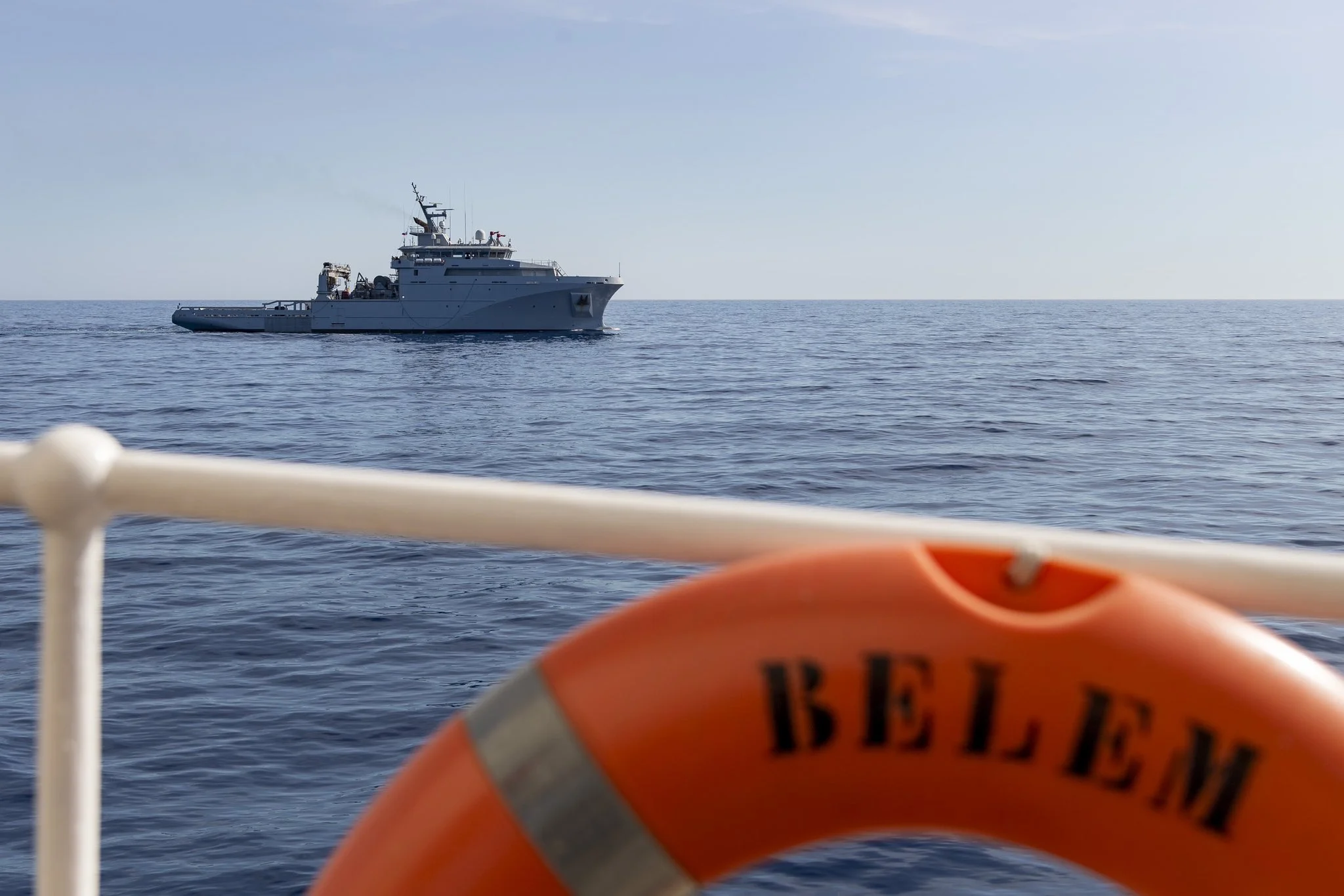 Le bâtiment de soutien Seine vu depuis le Bélem