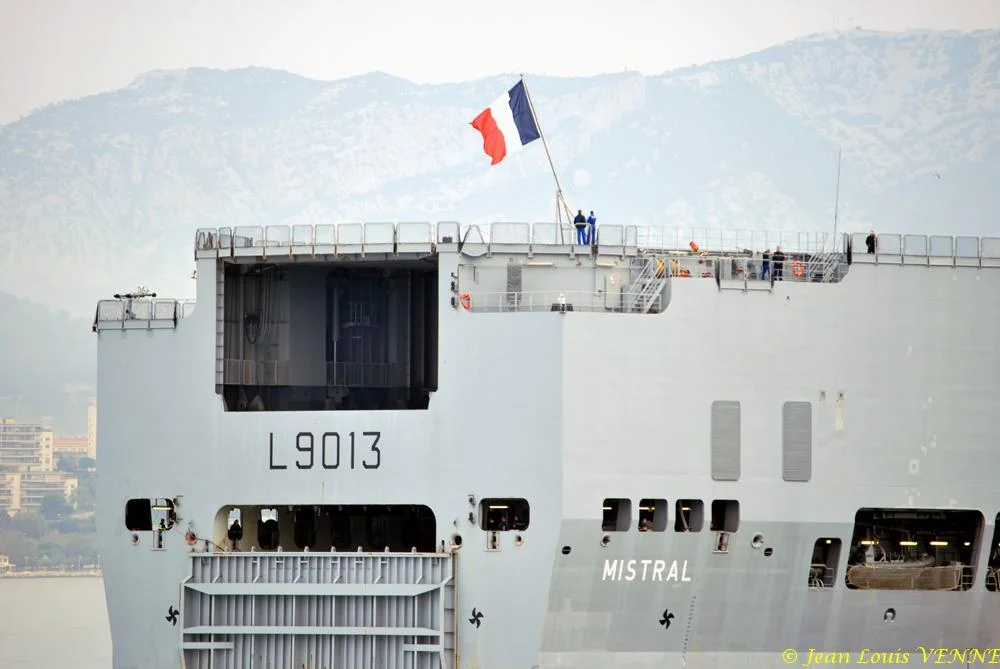 Le Mistral appareille pour des essais