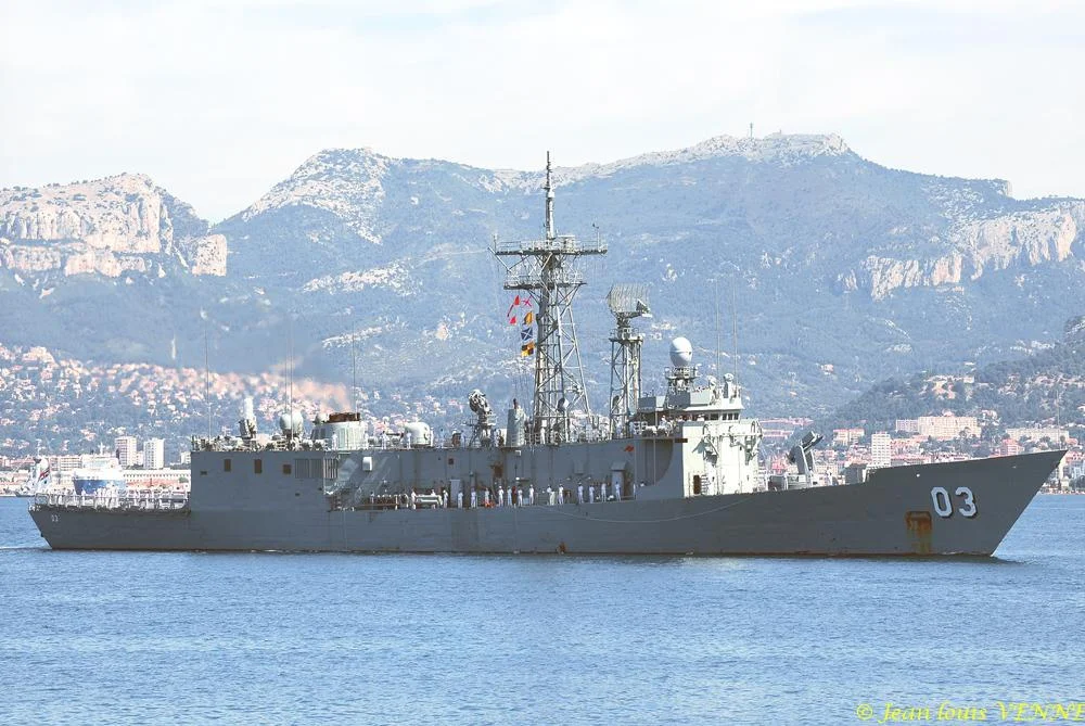 La frégate australienne HMAS Sydney quitte Toulon