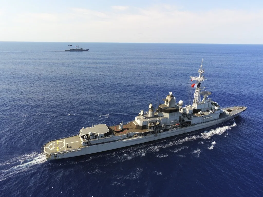 La frégate Jean Bart et la frégate égyptienne Taba