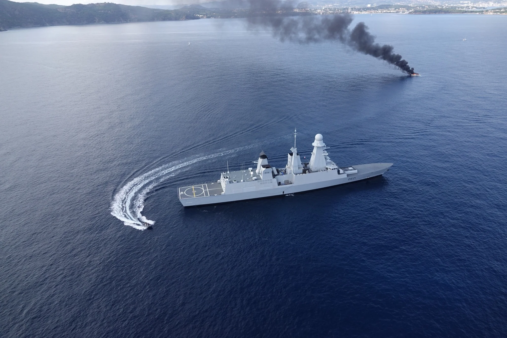 Le Chevalier Paul et le voilier en flammes