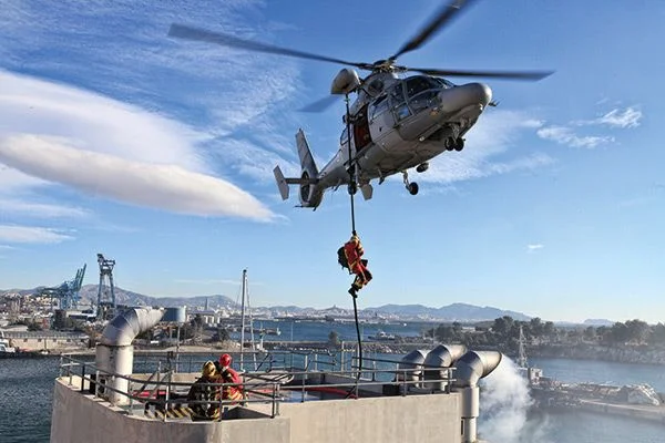 Hélitreuillage pour les marins-pompiers de Marseille