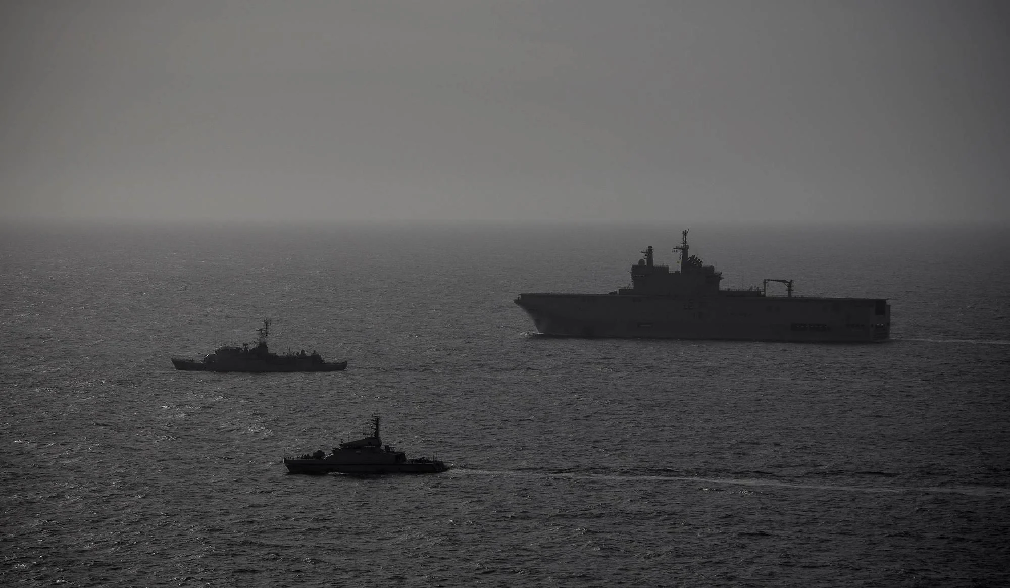 Le Mistral, le Commandant Birot et le patrouilleur sénégalais Kedougou