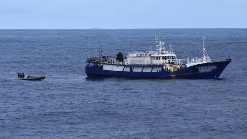 Contrôle d'un bateau de pêche chinois