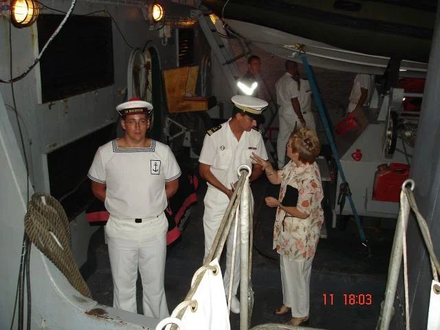 Les invités arrivent pour le cocktail