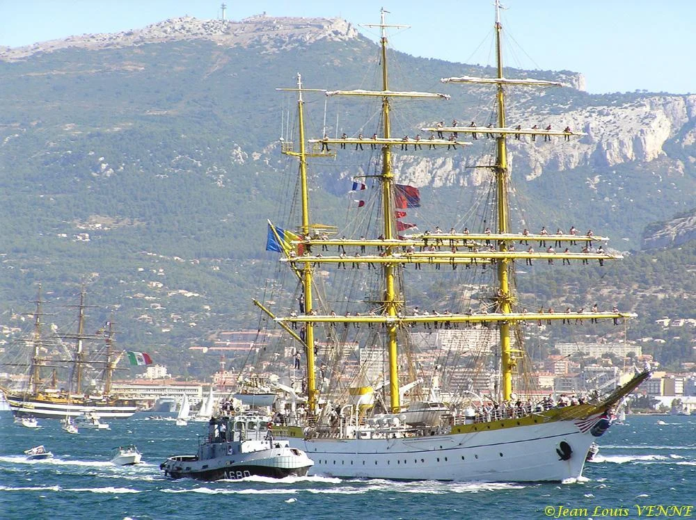 Autour d'un grand voilier