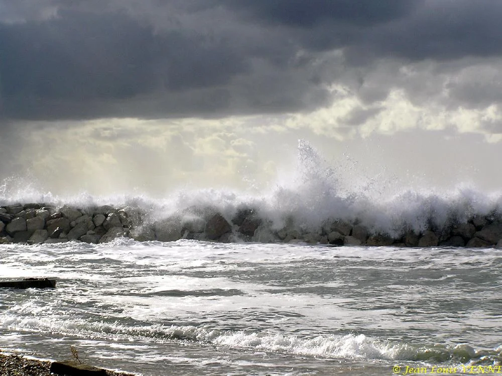 Mer agitée sur la plage de St-Elme