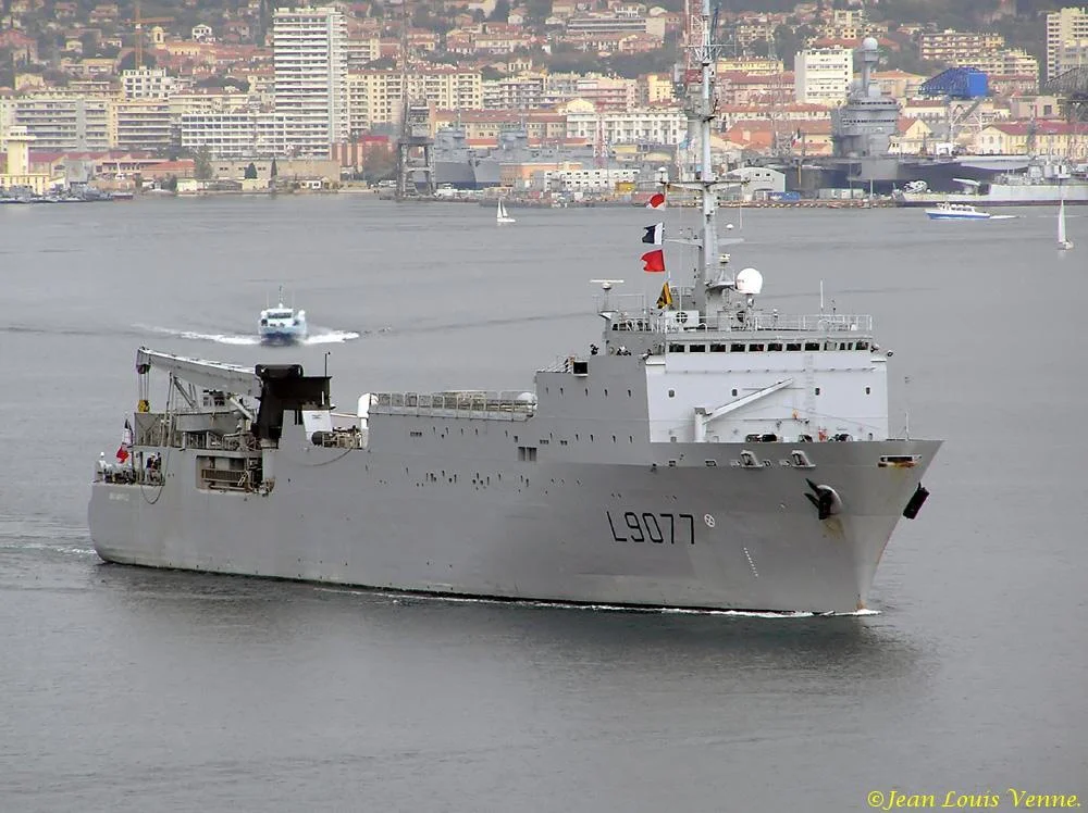 Le Bougainville appareille de Toulon