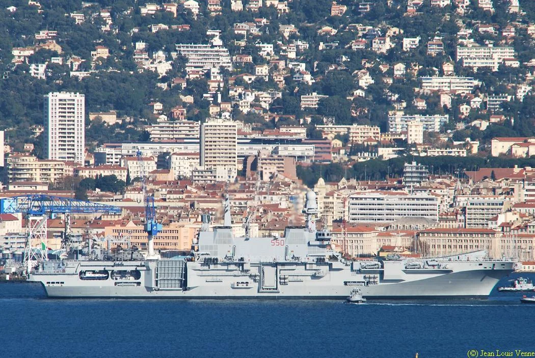 Arrivée à Toulon du porte-aéronefs italien Cavour