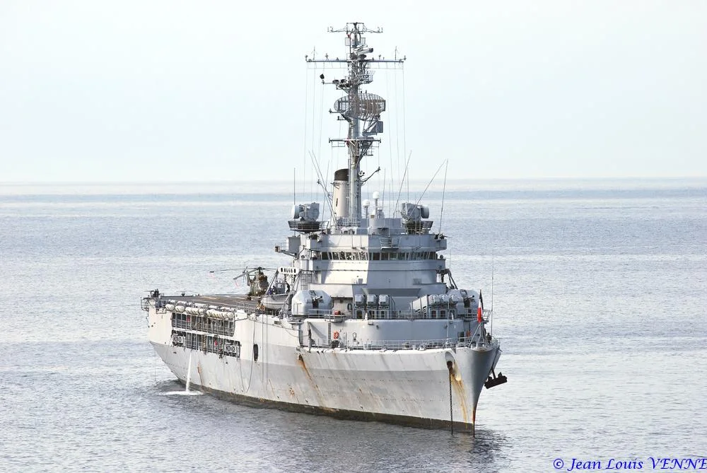 La Jeanne d’Arc au mouillage devant Toulon