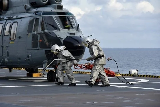 Qualifications aéronautiques à bord du Dixmude