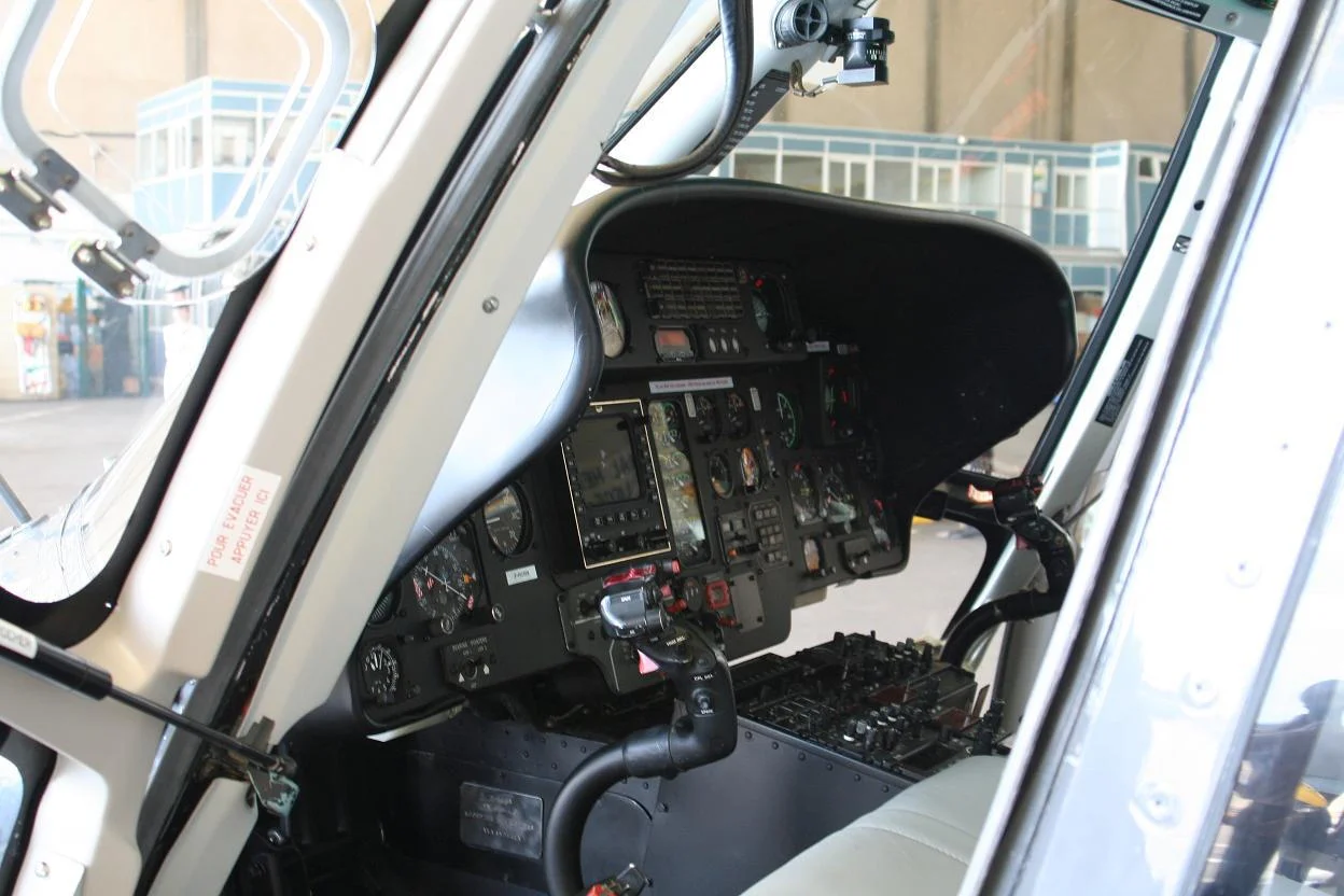 Le cockpit du Dauphin de service public