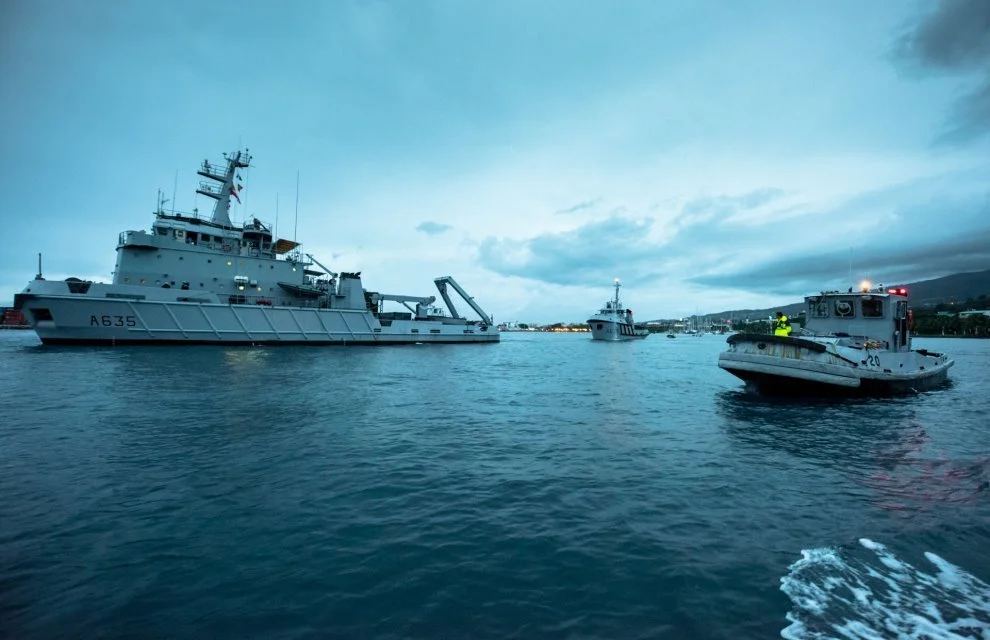Le remorqueur-ravitailleur Revi quitte définitivement le port de Papeete