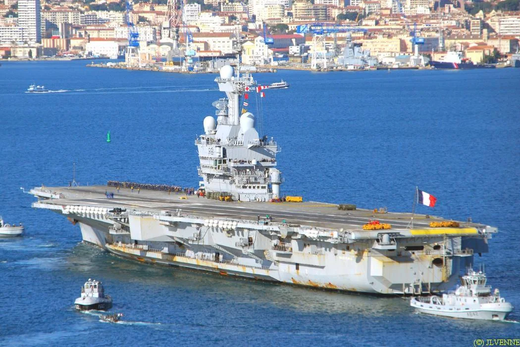 Le porte-avions Charles de Gaulle rentre de la mission Agapanthe