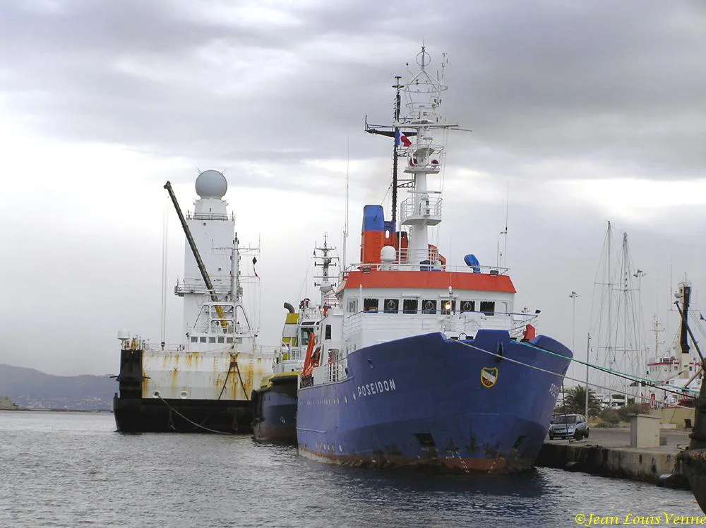 Un mÃ¢t de destroyer britannique Ã  la Seyne-sur-Mer