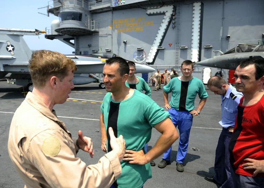 Des pilotes de l’aéronavale sur le Theodore Roosevelt