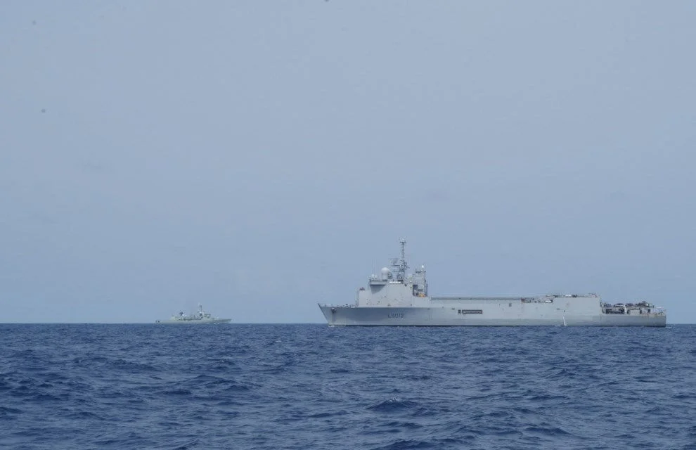 Le TCD Siroco et la frégate portugaise Bartolomeu Dias